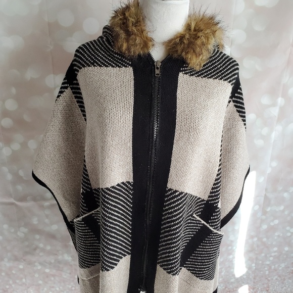 Jackets & Blazers - NWT Hooded Faux Fur Plaid Sweater Poncho